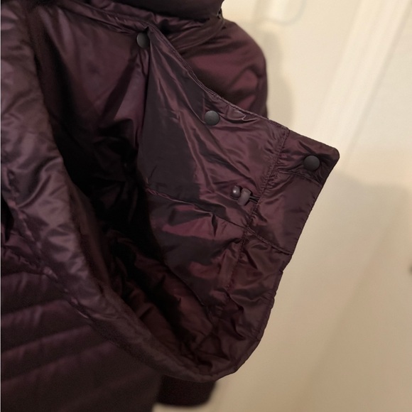Lululemon Athletica Goose Down Hooded Puffer Jacket in Black Cherry (Burgundy) 6 - Picture 10 of 10